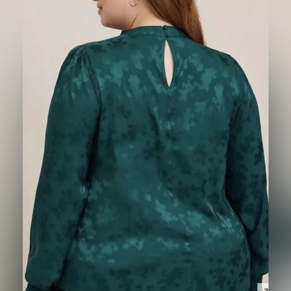 Torrid DISNEY MINNIE & MICKEY Emerald Green JACQUARD PUFF SLEEVE BLOUSE size 1x - Picture 2 of 9